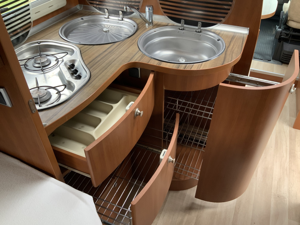 Chausson Allegro 96 – enkele bedden laag, wc en doucheruimte achter, zeer nette camper bj. 2009 Camper centrum On The Road  foto: 13