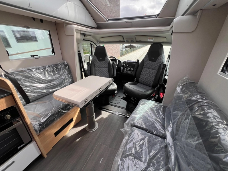 Adria Coral 670 DL AUTOMAAT/180PK  foto: 4
