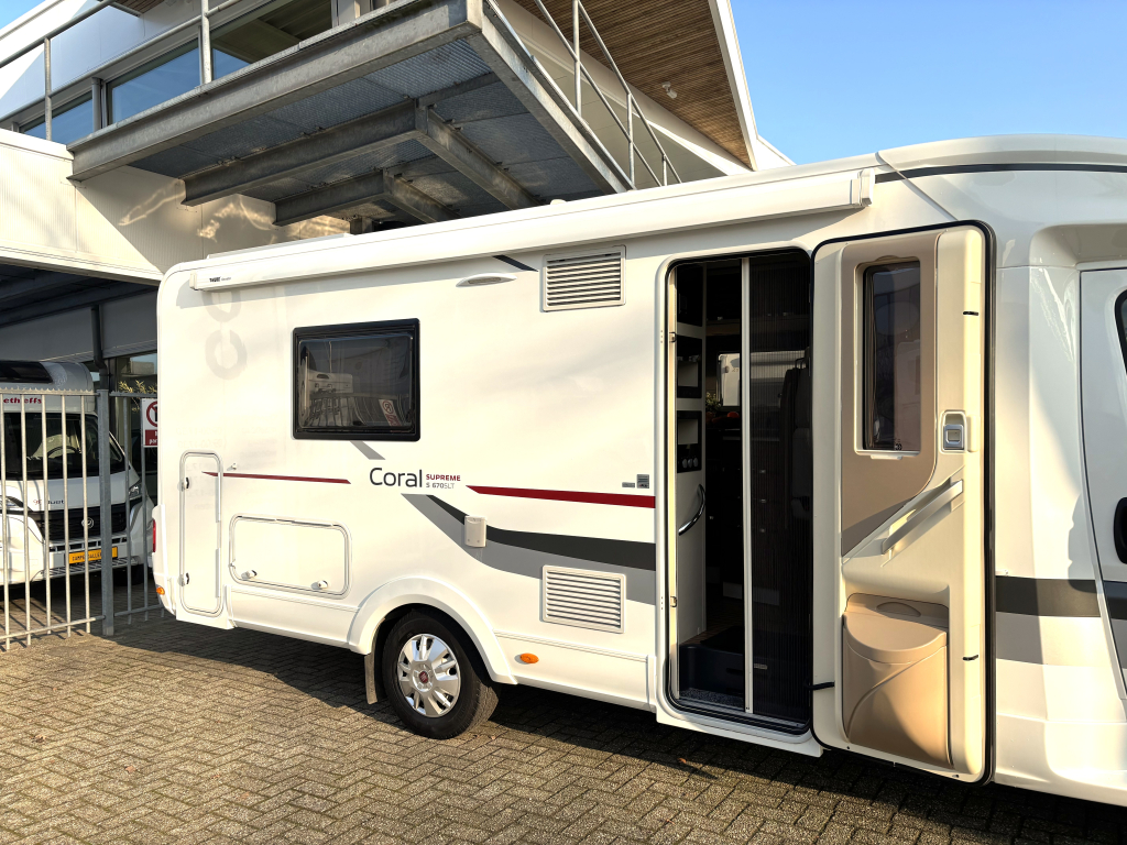 Adria Coral Supreme 670 SLT ENKELE BEDDEN UNIEK! ALDE  foto: 4