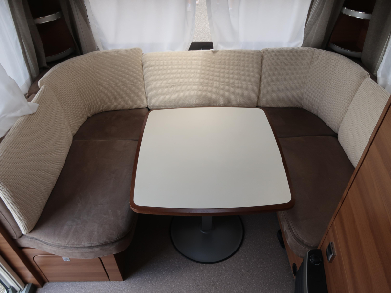 Dethleffs Nomad 470 ER MET VOORTENT ISABELLA 