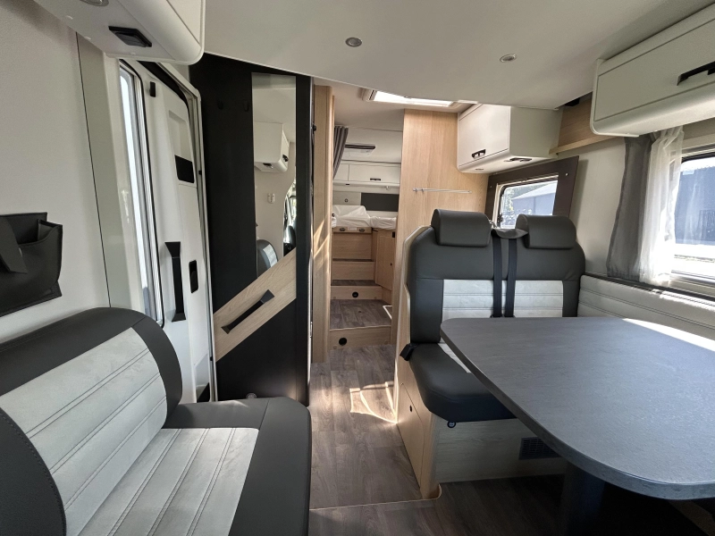 Sunlight T 68 Adventure Edition + Drop-down bed & Air conditioning photo: 1