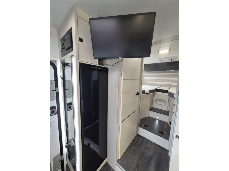 Chausson Titanium Ultimate 777 Arctic WITHOUT DROP-DOWN BED photo: 17