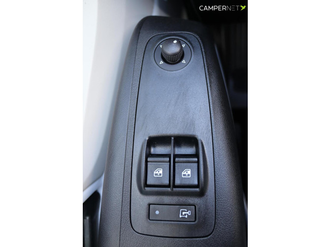 LMC Innovan 640 140cv Autom&aacute;tico | Camas longitudinales | Toldo | Techo panor&aacute;mico | Ventanas empotradas | Control de crucero | Nuevo disponible en stock | foto: 19