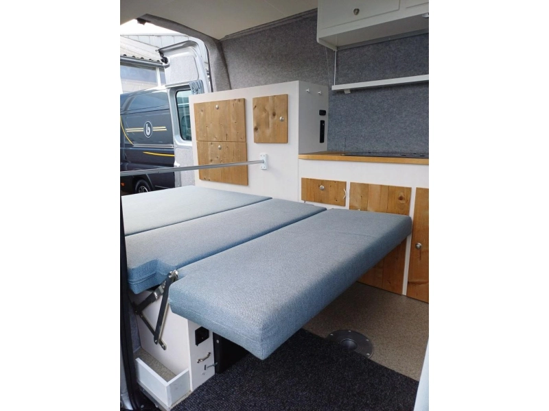 Nissan NV400 photo: 6