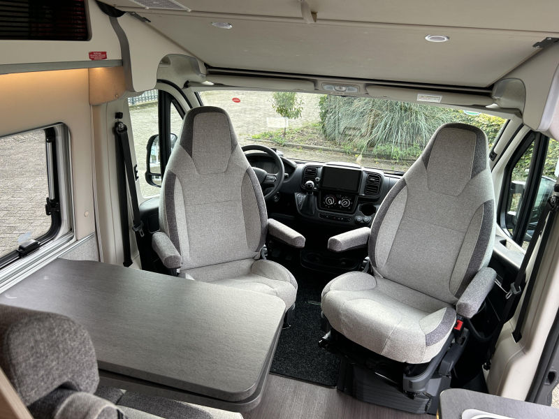 Knaus Boxstar Freeway 630 ME buscamper Automaat 160 PK  foto: 7