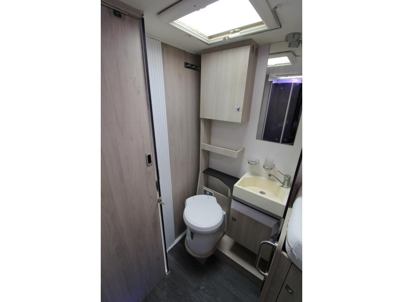 Challenger Graphite 387 GA Lits jumeaux + Lit pavillon photo : 19