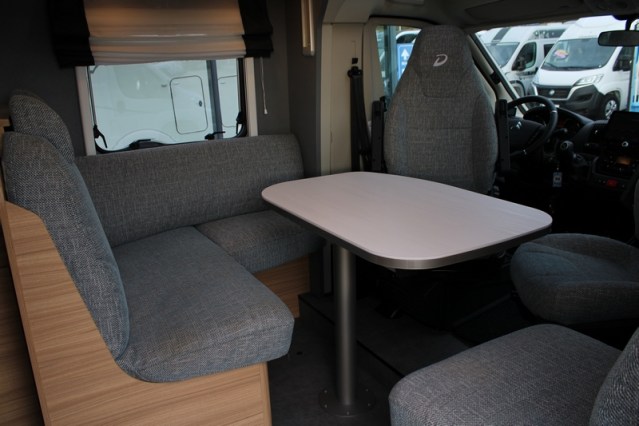 Dethleffs 7052 DBM Just 90 Queenbed + hefbed riante garage (94  foto: 25