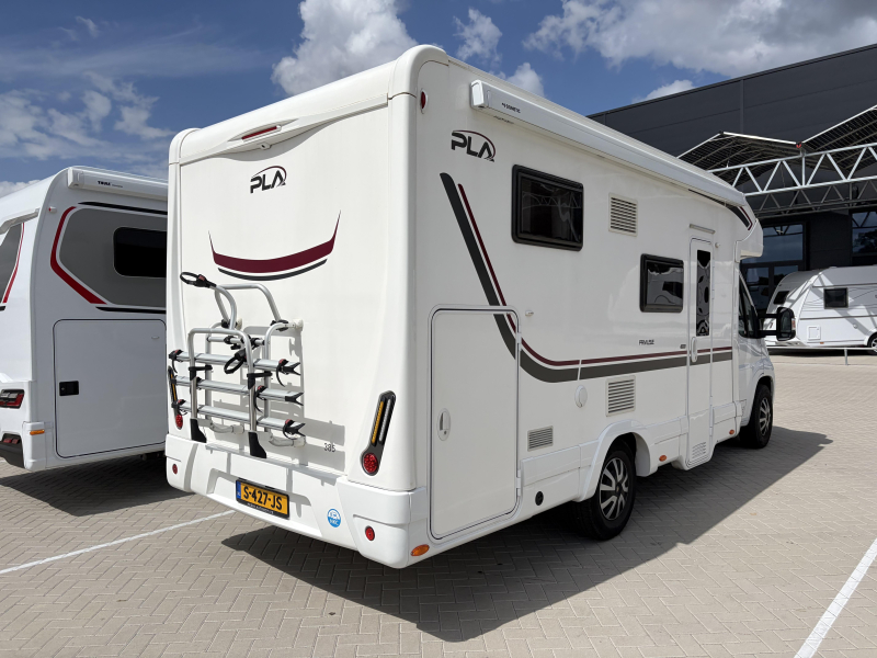 P.L.A. Camper Siena 385 LPG / zonnepaneel  foto: 2