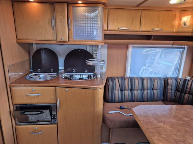 Fendt 560 GT Enkele bedden, Mover, Airco, Cassetteluifel etc foto: 10