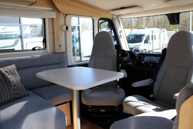 Hymer B MC I 680 equipado con potente Mercedes 9 G Tronic 170 CV AUTOM&Aacute;TICO camas individuales + cama abatible (56 foto: 28