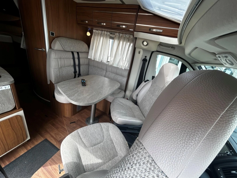 Hymer Exsis 474 T 474 lengte bed 25.000 km  foto: 7