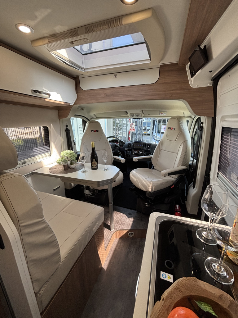 Pilote V 600 DWARSBED EURO 6 ZONNEPANEEL 5.99M  foto: 10