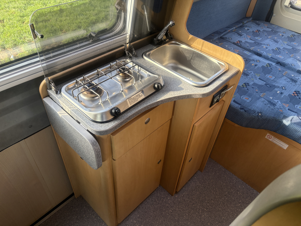 Pössl 2Win Vast bed 2.8 Turbo/128pk/AIRCO foto: 15