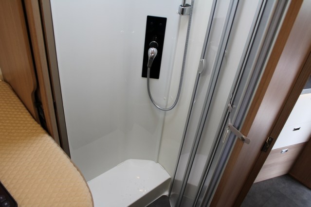 Robuuste AUTOMAAT 180 pk Malibu I 490 LE by Carthago hef-en enkele lengte bedden (124  foto: 58