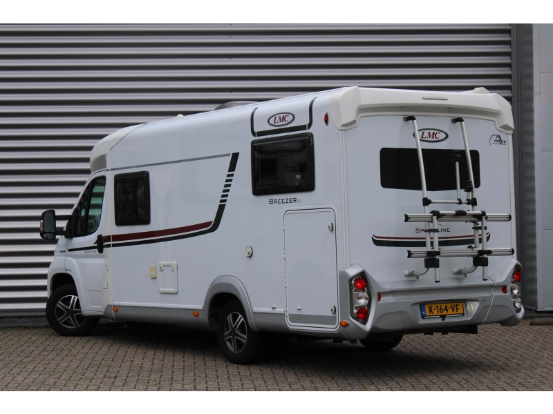 LMC Breezer V 646 G Fiat 130PK Lengtebedden  foto: 3