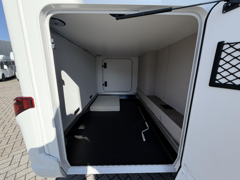 Hymer Exsis-T 580 PURE Automaat, schotel, tv  foto: 13