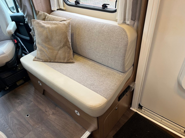 Carado T 448 Enkele Bedden Hefbed XXL garage Cruise Airco foto: 16