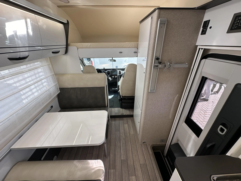 McLouis Glamys 320 8-Person Alcove 140HP photo: 10