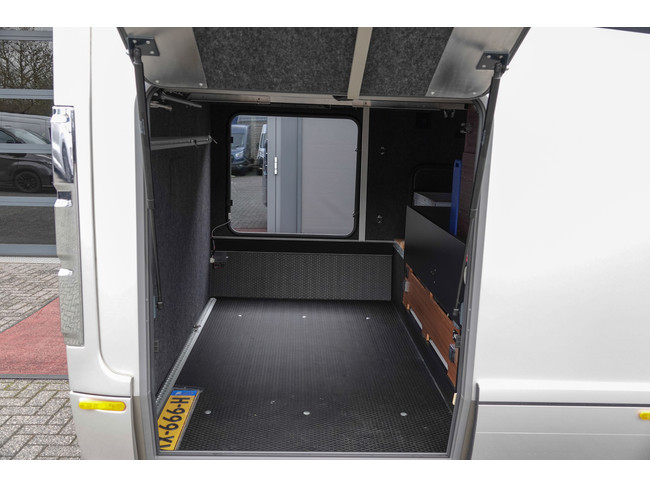 NIESMANN BISCHOFF Arto 83B 180 CV Autom&aacute;tico | Armarios superiores | Asiento de bar | Sistema de nivelaci&oacute;n | Aire acondicionado de techo foto: 22