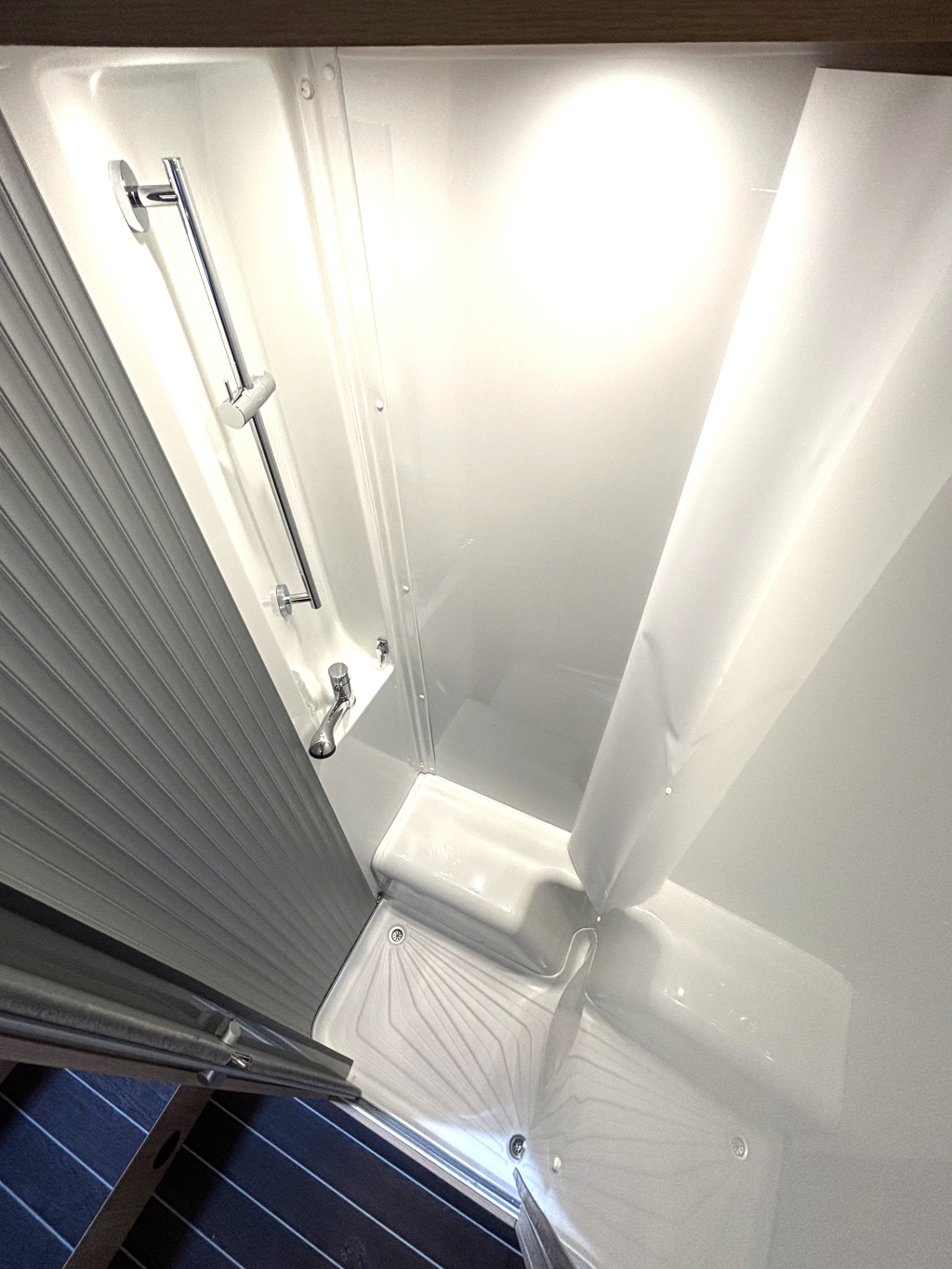 Knaus Sky Wave 60Years 650 MEG AUTOMAAT ENKELE BEDDEN+HEFBED foto: 11