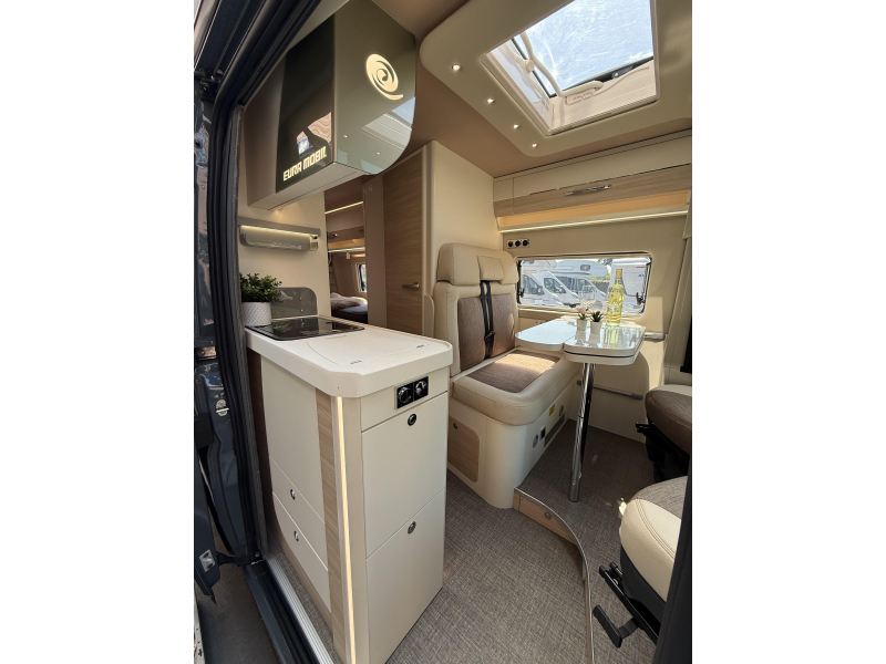 Eura Mobil Van 635 EB V635 EB Lage bedden!  foto: 12