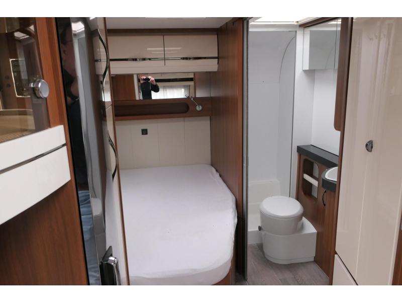 Hobby Excellent 540 FU mover en voortent  foto: 6