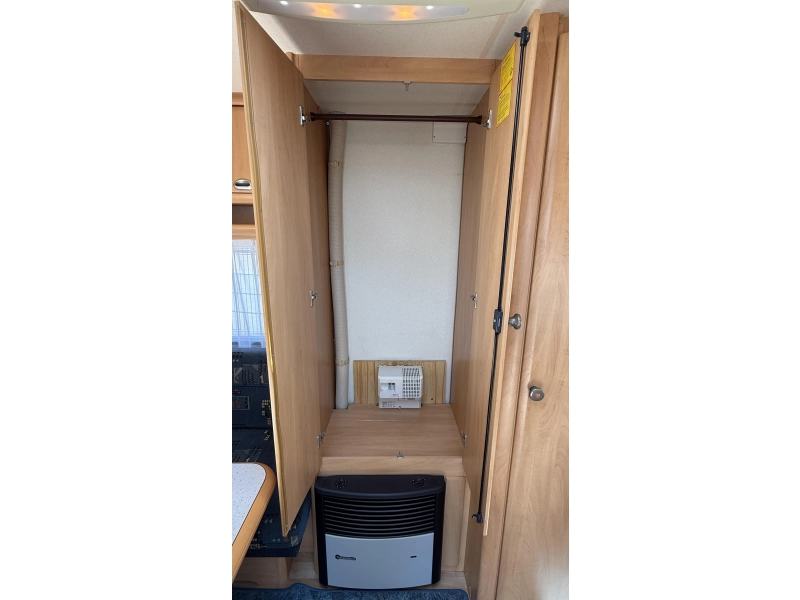 Hobby De luxe Easy 450 UF cama transversal asiento redondo inodoro foto: 4