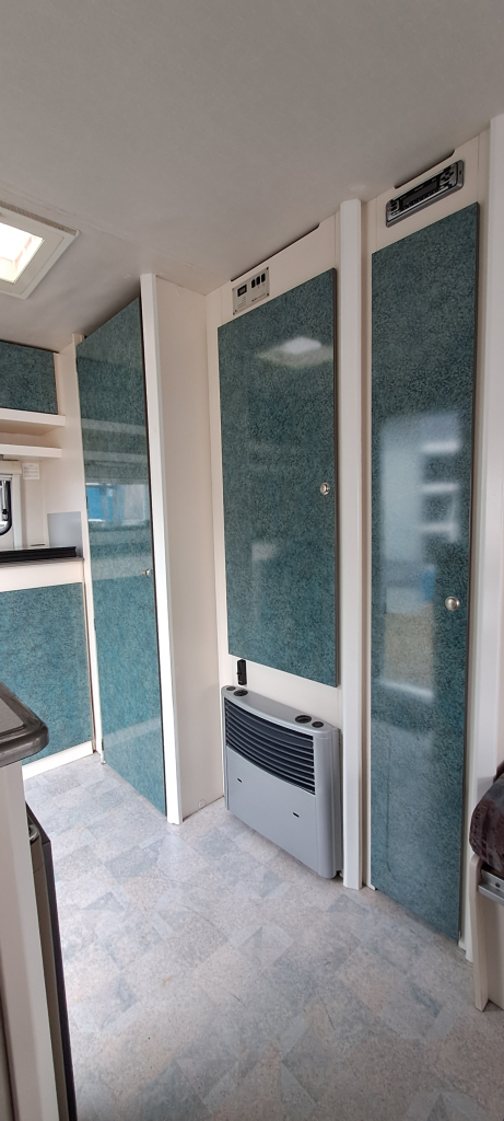 KIP Hy-line, met voortent, luifel en MOVER! foto: 10