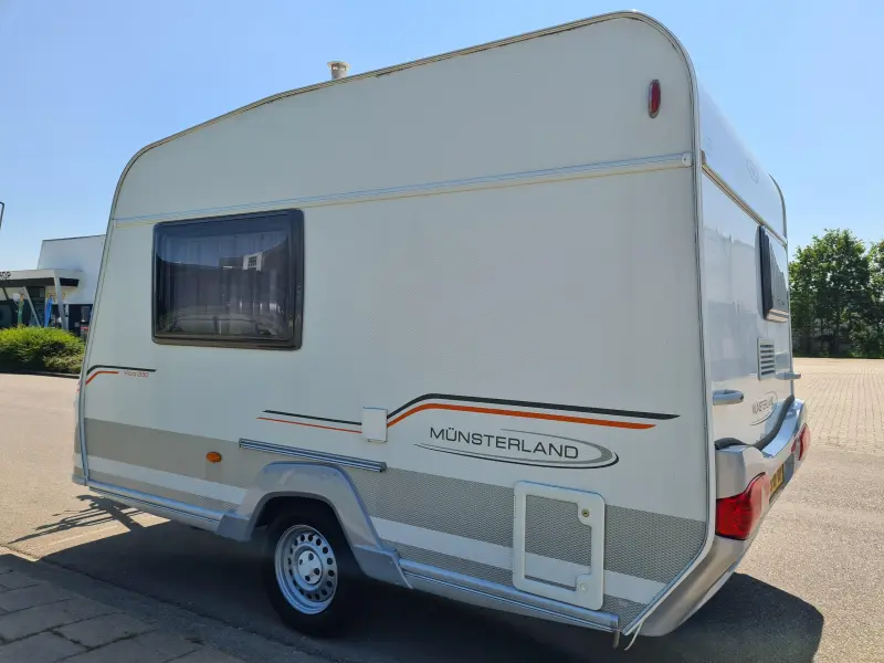 LMC Viola 330 Incl. Voortent! 2009/2011  foto: 2