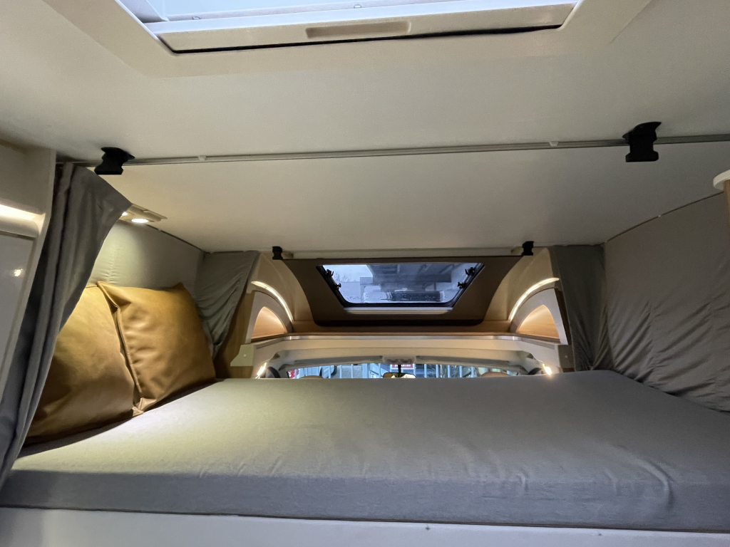 Adria Matrix 600 SC CAMA QUEEN+CAMA ABATIBLE 6.99M foto: 3