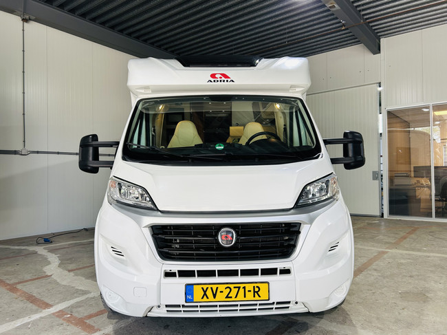 Adria MATRIX M 670SL PLUS Met enkele bedden en slechts 65.000 Km! foto: 2