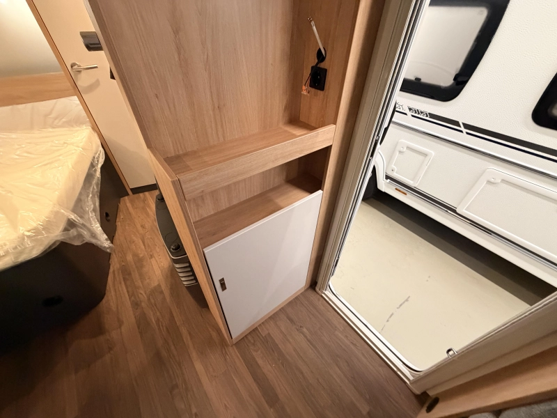 Knaus Sport 450 FU 1800 KG + Cama francesa foto: 18
