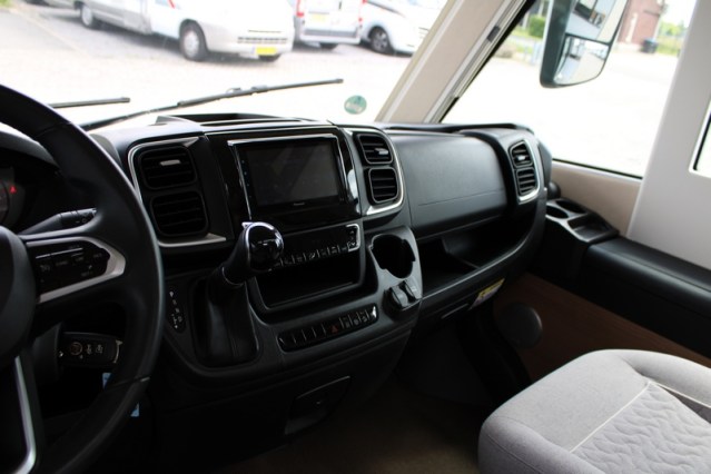 Robuuste AUTOMAAT 180 pk Malibu I 490 LE by Carthago hef-en enkele lengte bedden (124  foto: 22