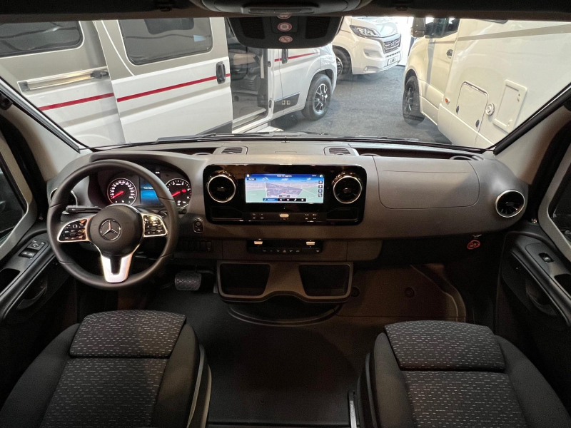 Hymer Tramp 680 automaat, enkele bedden  foto: 21
