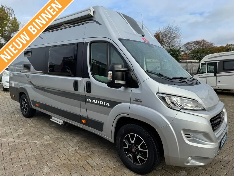 Adria Twin 640 SLX Vastbed top-Indeling 