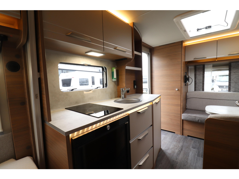 Knaus Sport E-Power Selection 420 QD Mover / Awning / Air conditioning photo: 8