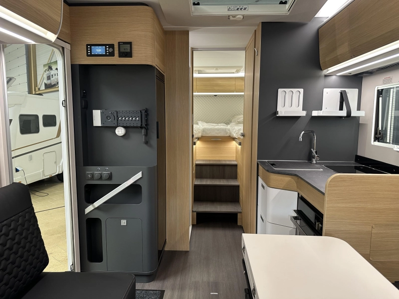Adria Coral Plus 670 DL automatique | ex-location photo: 21