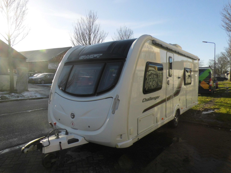 Swift Challenger 570 Sat&eacute;lite, toldo y aire acondicionado foto: 2