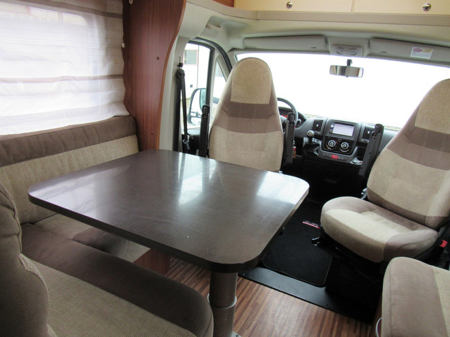 Adria MATRIX M 670 SC Cama Queen & Cama Abatible 5 cinturones a&ntilde;o 2012 foto: 16