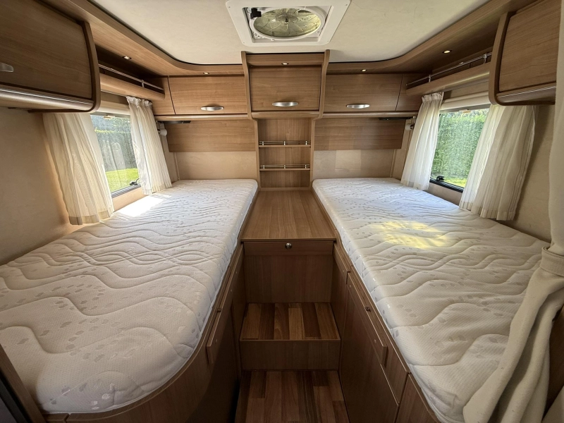 Hymer Tramp 578 T Camas individuales foto: 2