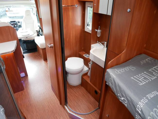 Laika Ecovip 409 Lengtebedden, Hefbed, Luxe Half Integraal XXL Garage!! foto: 15