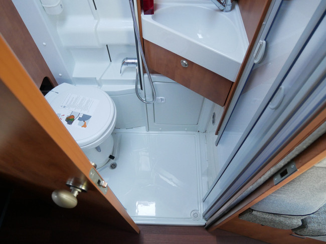 Carthago Malibu Van 600, 6 Meter Buscamper, Groot Bed!! foto: 15
