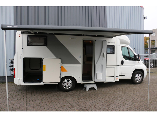 Fiat Ducato Sun Living Lido M 45 SP vollgepackt mit Optionen! 6 Schlafpl&auml;tze! Kabinenklimaanlage + Klimaanlage im Wohnbereich, Hubbett, Navi, R&uuml;ckfahrkamera Foto: 2