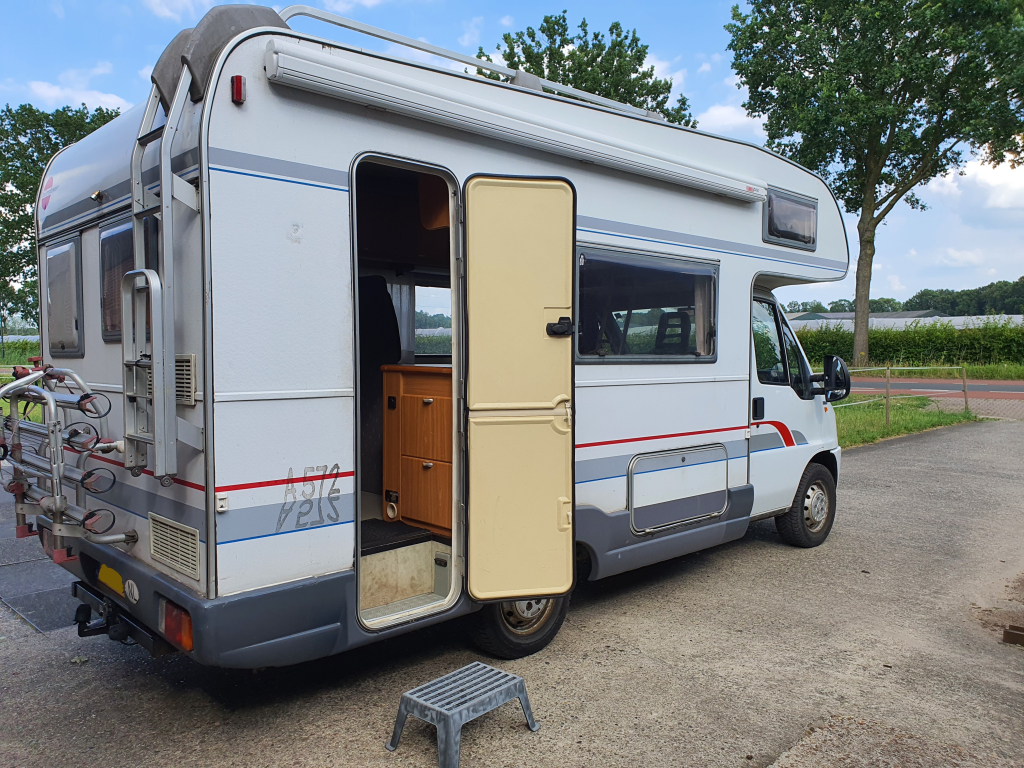 Fiat    2.8 tdi Bürstner 2 zonnepanelen 6 zitplaatsen foto: 3