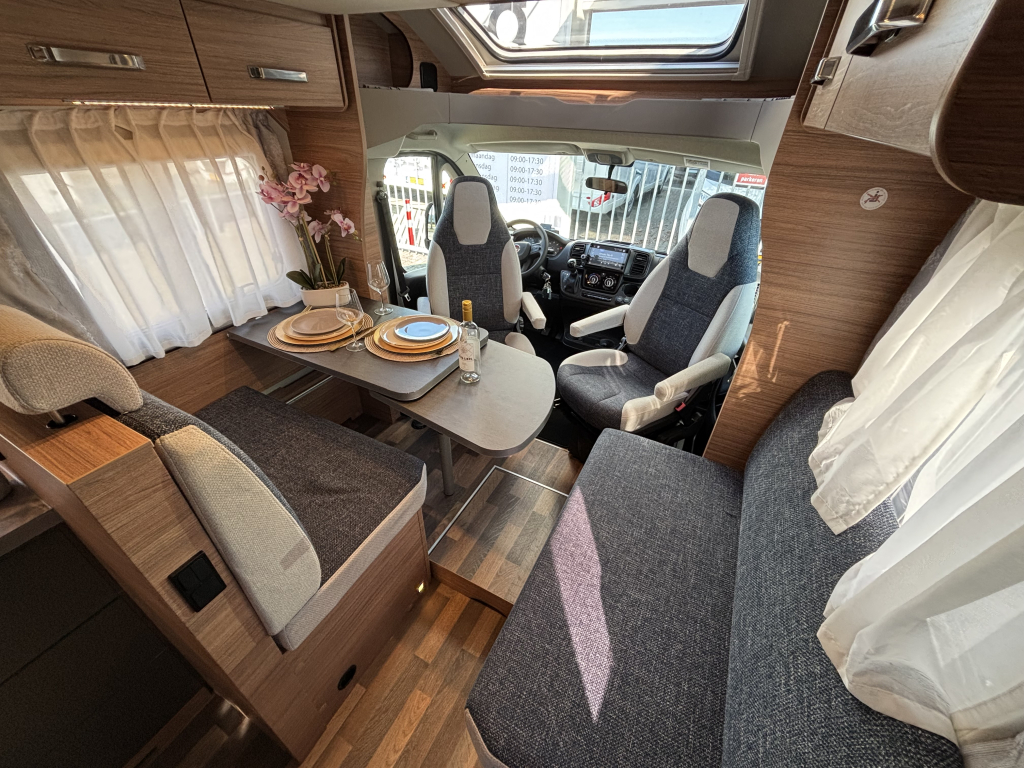 Weinsberg CaraSuite 650 9-VELOCIDADES AUTOM&Aacute;TICO CAMA FRANCESA + CAMA ABATIBLE foto: 1