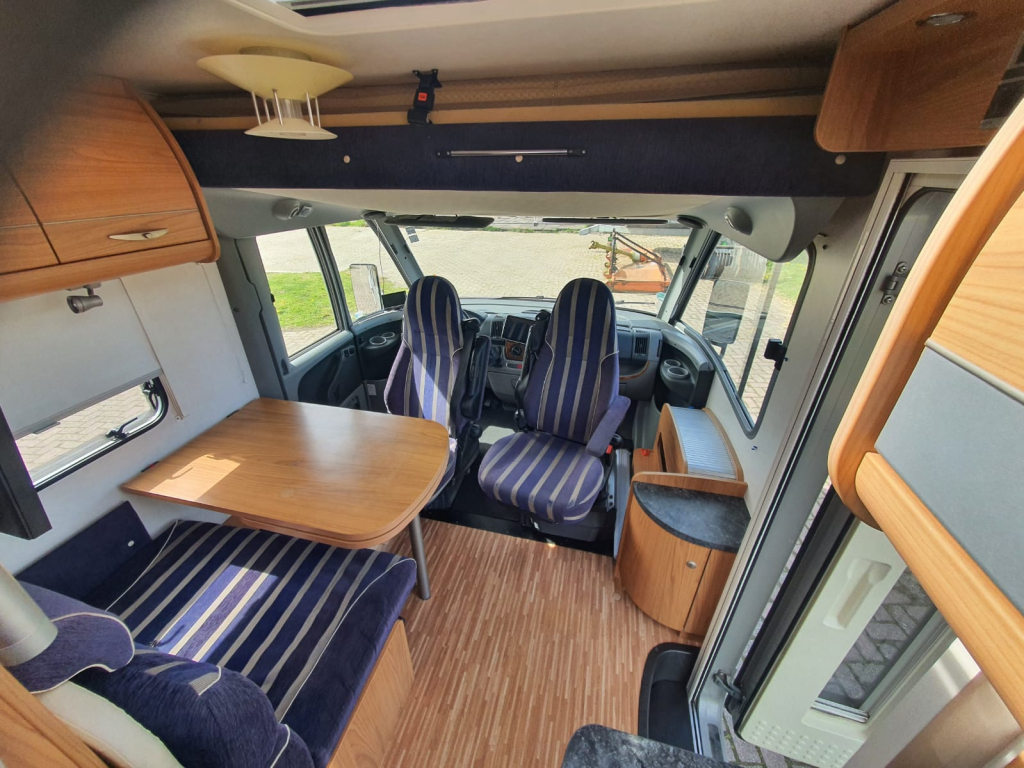 Fiat Ducato Bürstner Aviano i 650, 2 zonnepanelen Cruisecontrol Dakairco foto: 8