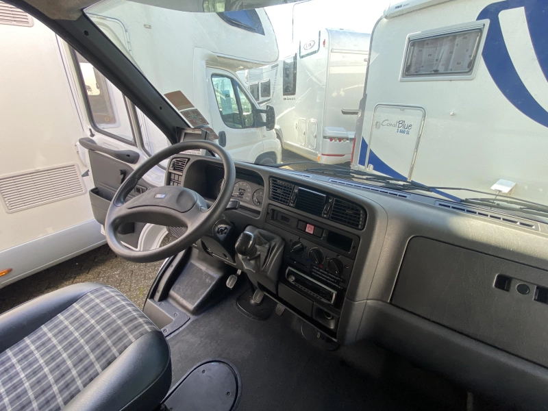 Hymer Camp 644 G 6 pers GROTE GARAGE 2,8  foto: 11