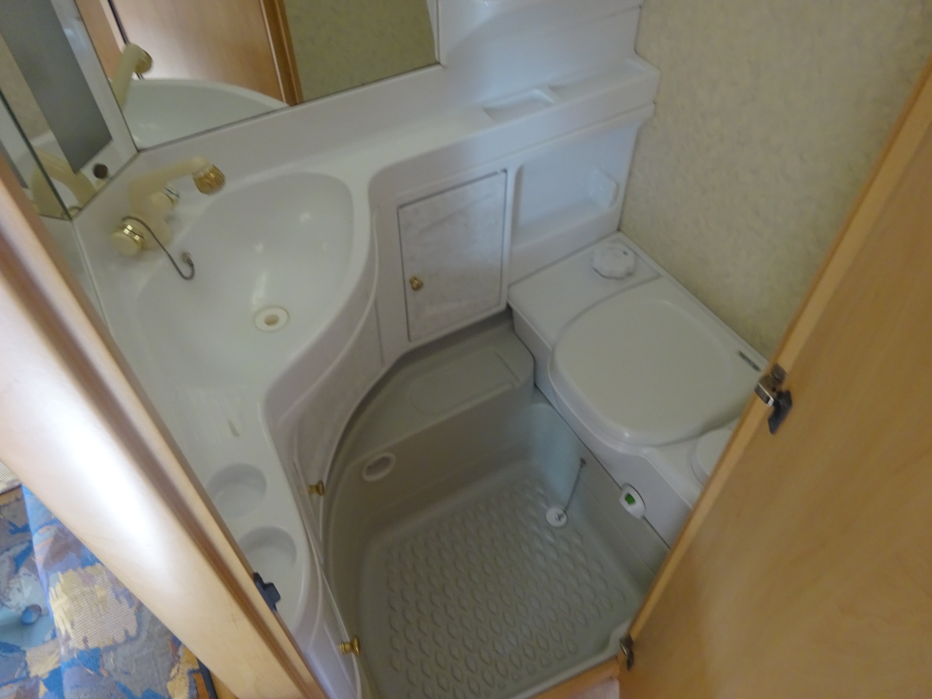 Hobby De luxe 440SF Met Brede Keuken +Vast Bed en Treinzit foto: 17