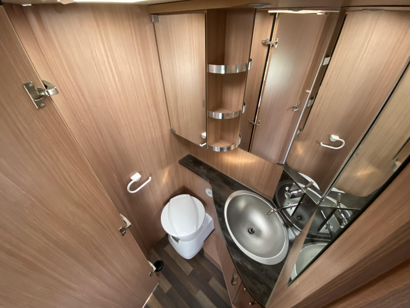 Knaus Sky TI 700 MX 150PK AUTOMAAT Queen  foto: 7
