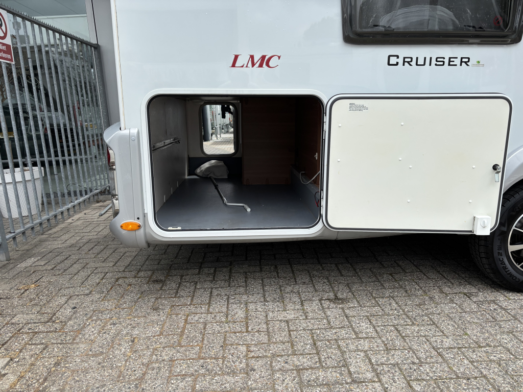 LMC Black Edition 722 QUEENSBED SOLAR PANEL LPG ROOF AIRCO photo: 20